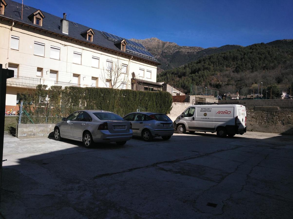Fonda Mas Vilaller Exterior photo